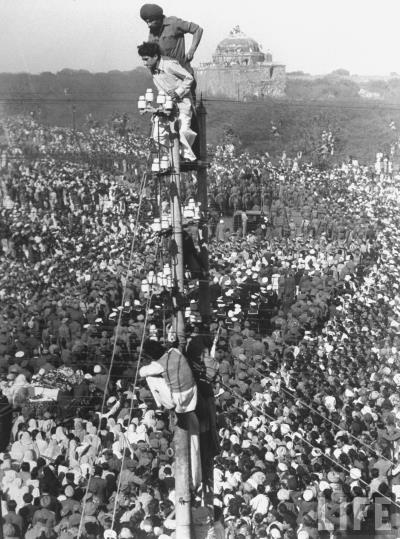 Похороны Махатма Ганди, которые собрали более 1 млн человек