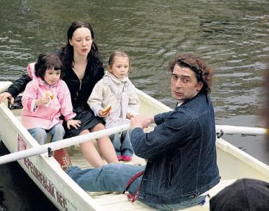 Чулпан Хаматова с мужем и детьми