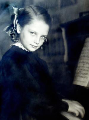 Наташа Кустинская в детстве
