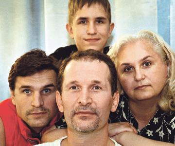 Федор Добронравов с семьей