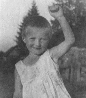 Оля Берггольц в детстве