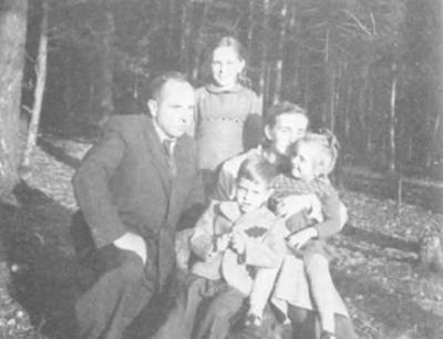 Степан Бандера с семьей.