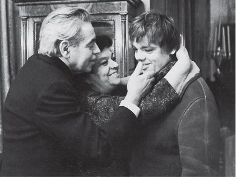 Константин Райкин в молодости с родителями