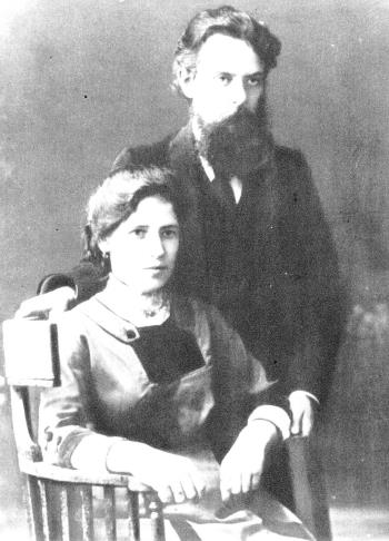 Павел Бажов с женой Валентиной Иваницкой