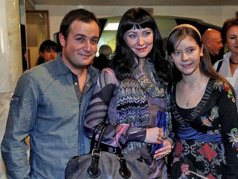 Нонна Гришаева с мужем и дочкой