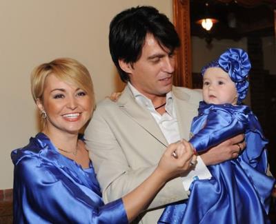Катя Лель с семьей