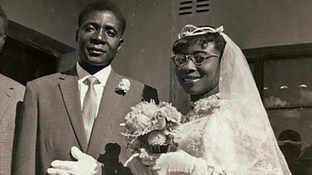 Роберт Мугабе с первой женой Салли