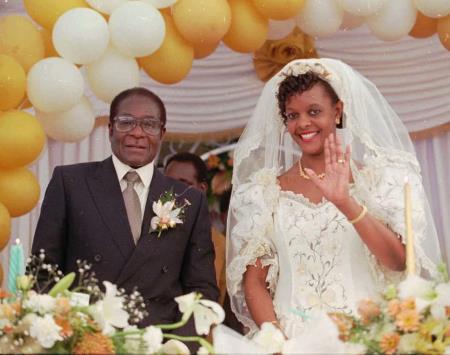 Роберт Мугабе и его супруга Грейс Маруфу