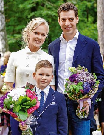 Дмитрий Дюжев с женой Татьяной Зайцевой и сыном