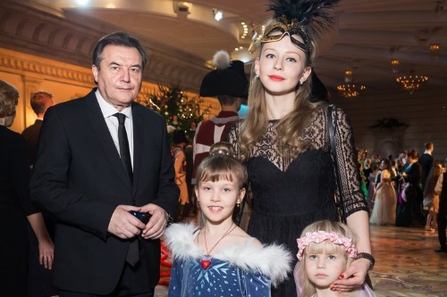 Юлия Пересильд с мужем и дочками