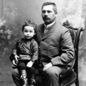 Отто Струве на руках у отца Людвига Струве, 1903 год