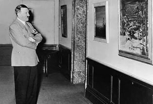 Даже став во главе Третьего рейха, Адольф Гитлер активно интересовался работами других художников