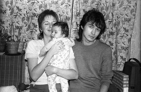 Виктор Цой с женой Марианной и сыном Александром