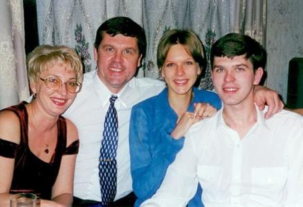 Александр Новиков с семьей