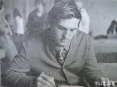 Александр Лукашенко на 3-м курсе Могилевского педагогического института.