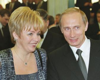 Людмила Александровна с Владимиром Путиным 2000 г.