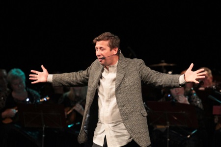 Андрей Мерзликин на сцене театра