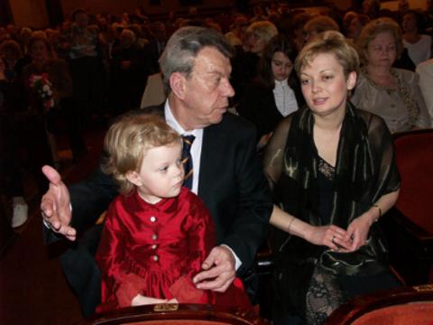 Вячеслав Шалевич с последней женой Татьяной Виноградовой и дочкой Аней в театре