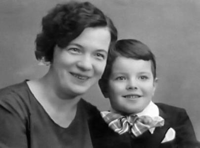 Слава Шалевич в детстве с мамой