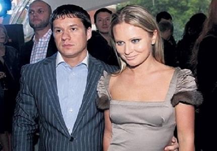 С Максимом Дана рассталась со скандалом в 2008-м.