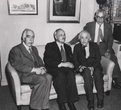 1951 год,Стокгольм,Швеция.Лауреаты Нобелевской премии Нильс Бор, Джеймс Франк и  Альберт Энштейн