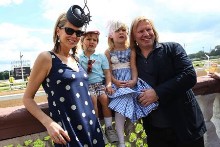 Виктор Дробыш с женой Татьяной и детьми