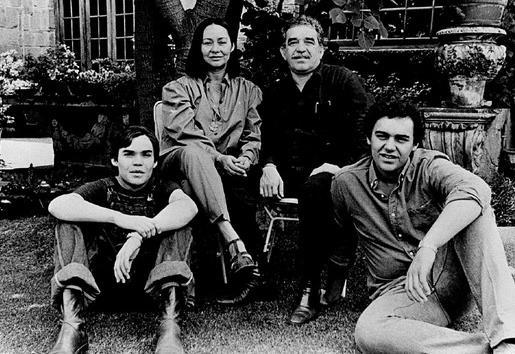 Габриэль Гарсиа Маркес с женой и сыновьями, 1980 г.