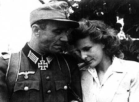 Лени с мужем Петером Якобом, они поженились в 1944-м