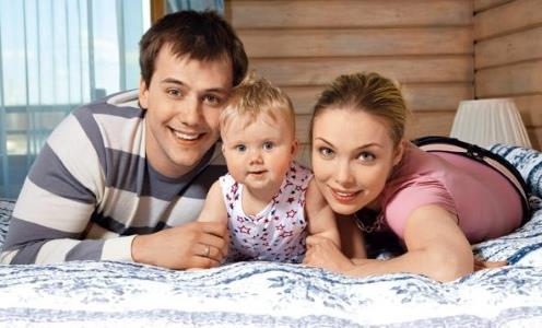Татьяна Арнтгольц с Иваном Жидковым и дочкой Машей