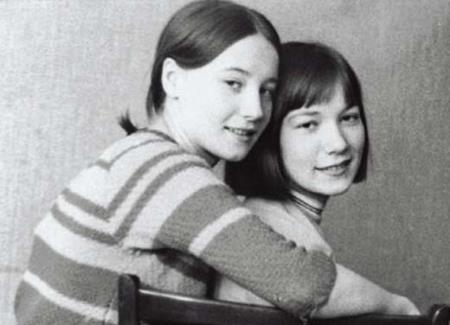 Елена с сестрой Марией в юности