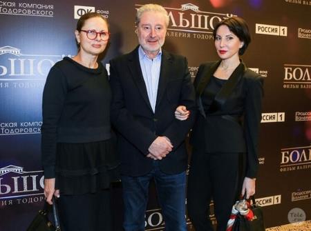 Вениамин Смехов с женой Галиной Аксеновой и дочерью Аликой