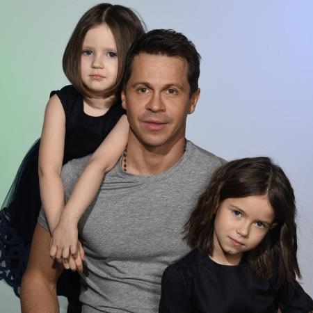 Павел Деревянко с дочками