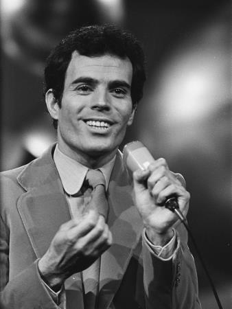 Хулио Иглесиас в 1970 году представлял Испанию на "Евровидении", но не победил