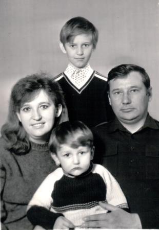 Алексей с родителями и братом