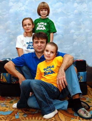 Тимур Кизяков с семьей Тимур Кизяков с семьей