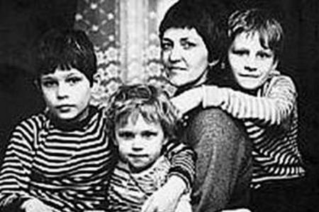 Жена Надежда Александровна с детьми Жена Надежда Александровна с детьми