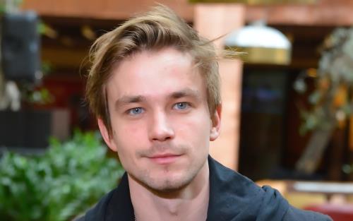 Актер Александр Петров Актер Александр Петров