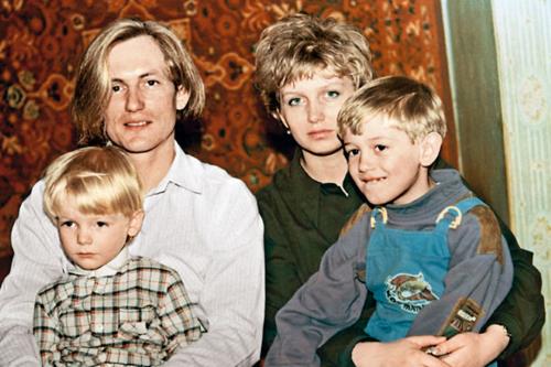 Сергей Челобанов и жена Людмила с детьми