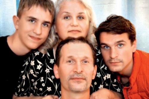 Иван Добронравов с семьей: родителями и старшим братом
