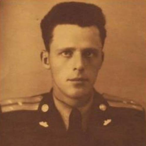Борис Васильев в молодости в военные годы
