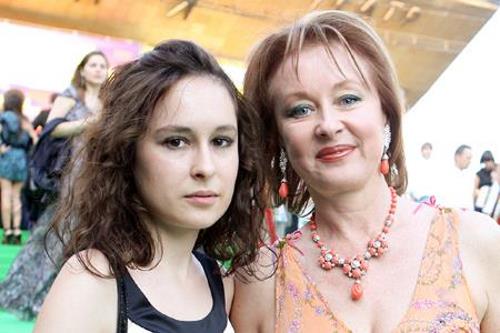 Лариса Удовиченко с дочерью Марией.