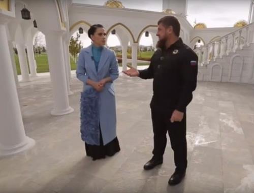 На встречу с главой Чечни телеведущая оделась соответствующим образом