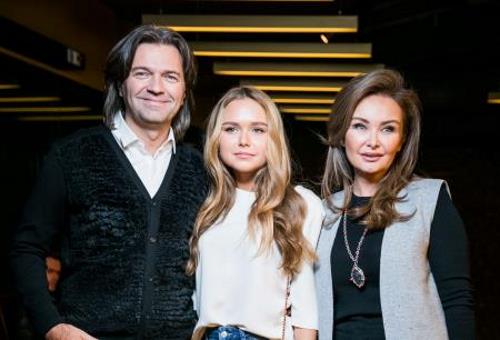 Дмитрий Маликой с женой Еленой и дочерью