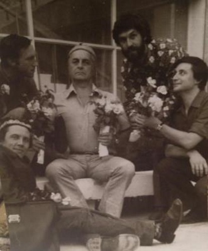 На фото: Валерий Золотухин, Владимир Высоцкий, Юрий Любимов, Борис Хмельницкий и Вениамин Смехов