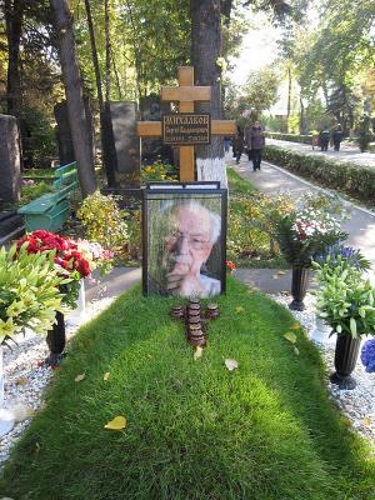 Могила Сергея Михалкова