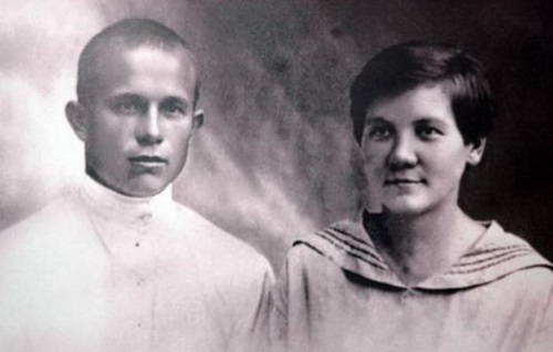Никита Хрущев с Ниной Хрущевой (Кухарчук) в молодости