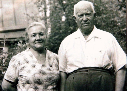 Нина Петровна и Никита Сергеевич в старости