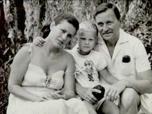Валентина Толкунова с Юрием Прапоровым и сыном Колей.