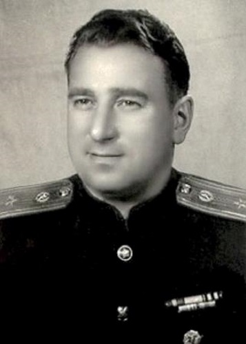 Старший майор Анатолий Тарасов в молодости