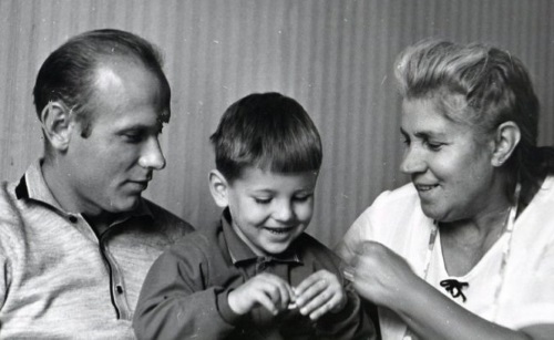 С женой Раисой и сыном Игорем